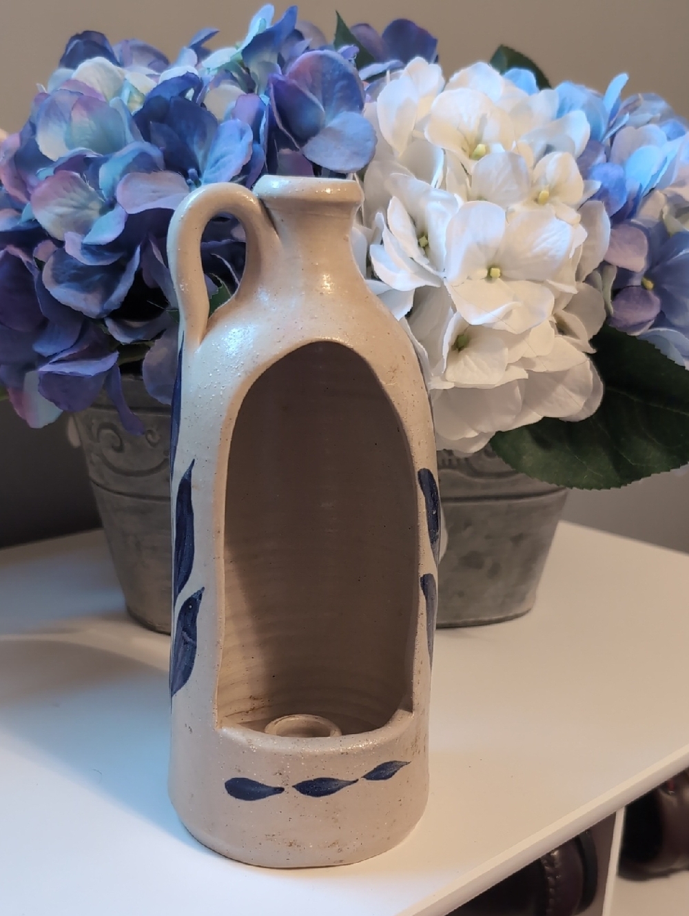 Williamsburg Handcrafted Pottery Candle Niche Vase in Cream with Blue Accents
